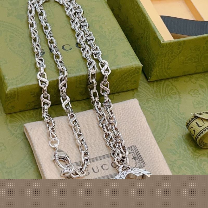G*u*i necklaces